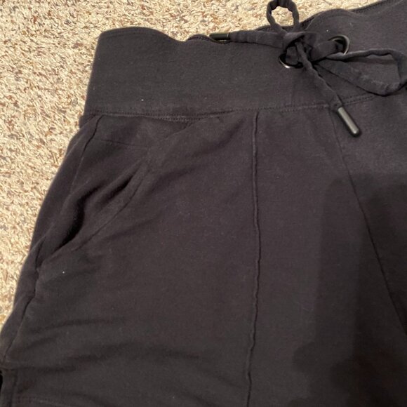 Athleta Women's Comfy shorts - Picture 3 of 6